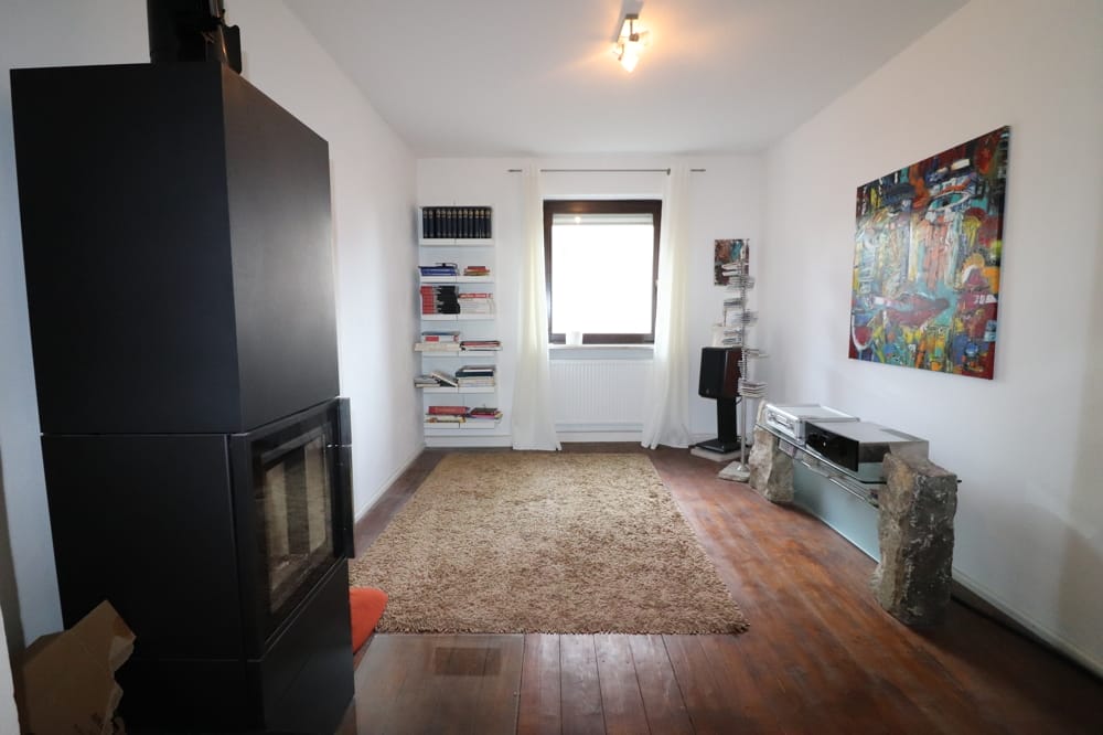 EG: Zimmer mit Kaminofen