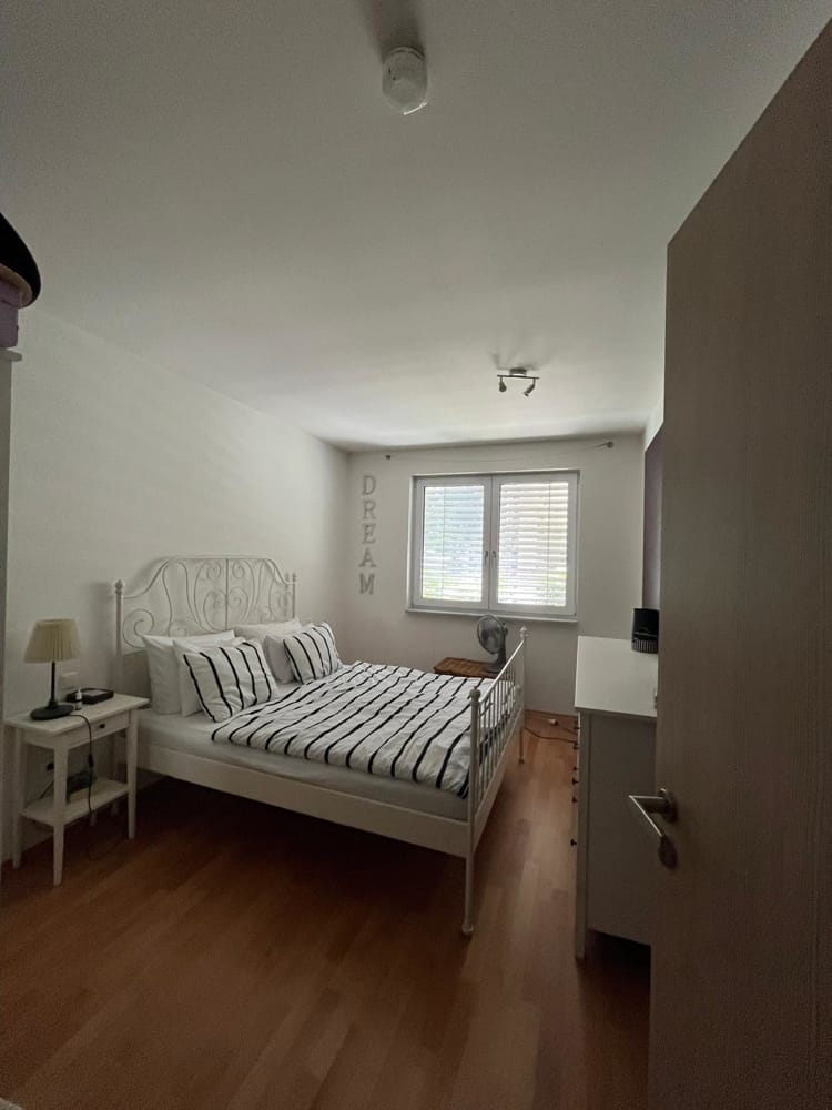 Schlafzimmer, Bild 1 von 2