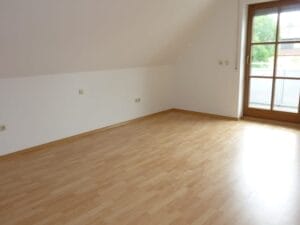 Schlafzimmer mit Balkonzugang im DG