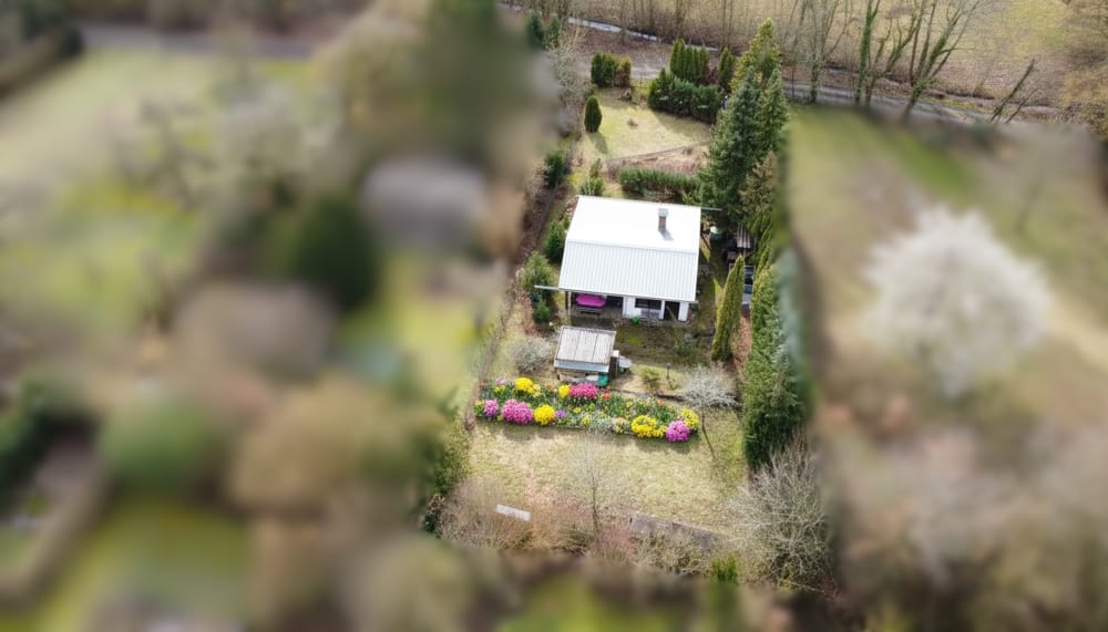 Luftaufnahme (Bild mit KI in den Frühling versetzt)