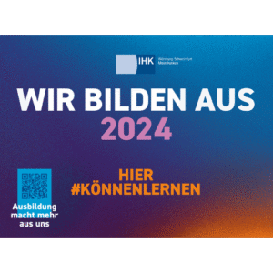 Text auf Farbverlauf: "Jetzt Ausbildung 2024 bei Immobilienmakler Schweinfurt starten! #Karriere #Makler". Mit IHK-Logo, QR-Code.