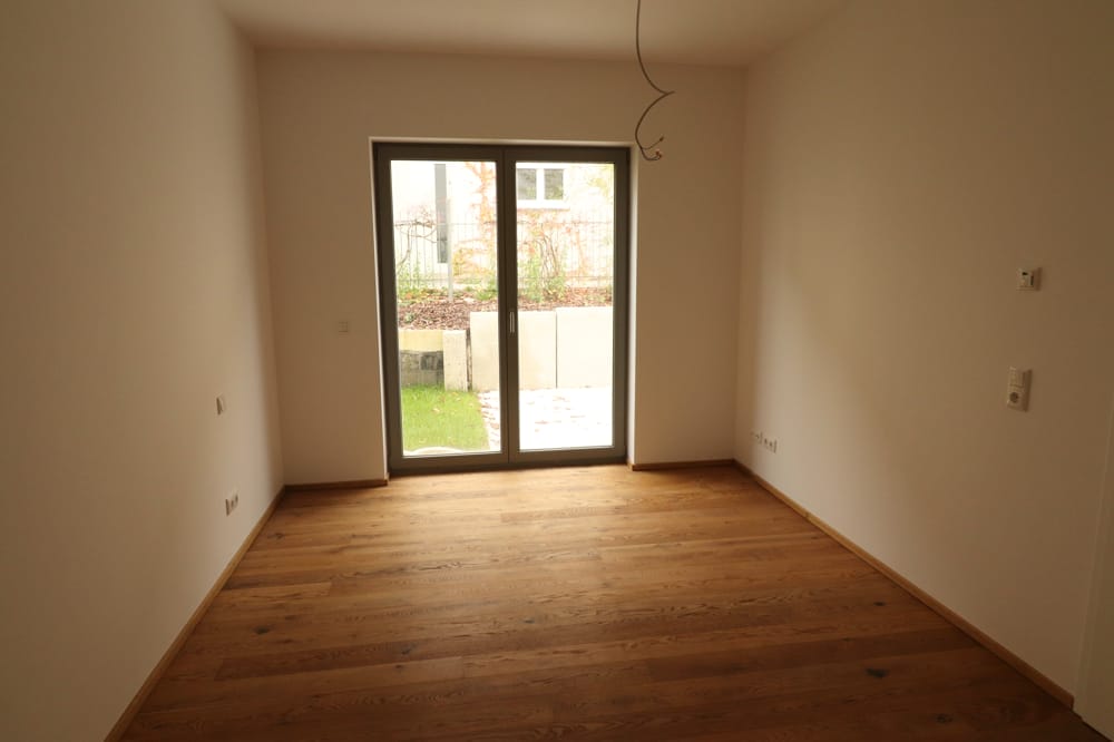 Schlafzimmer, Bild 1 von 2