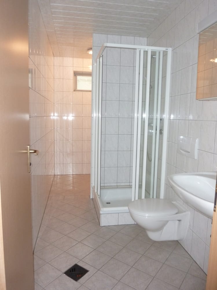 Dusche & WC im UG