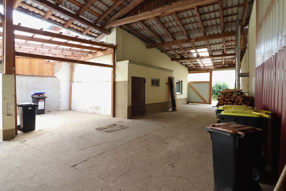 ans Wohnhaus angrenzende Nebengebäude