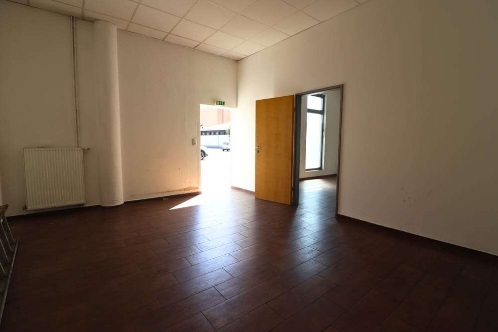 Personalraum mit zusätzlichem Eingang