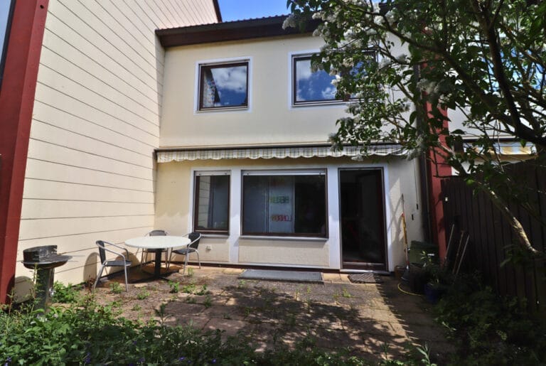 Terrasse, West-Ansicht der Immobilie